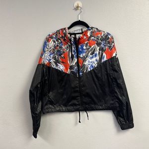 Nike Women's Sportswear Hyper Feminine Crop Windrunner Big Jacket 1X